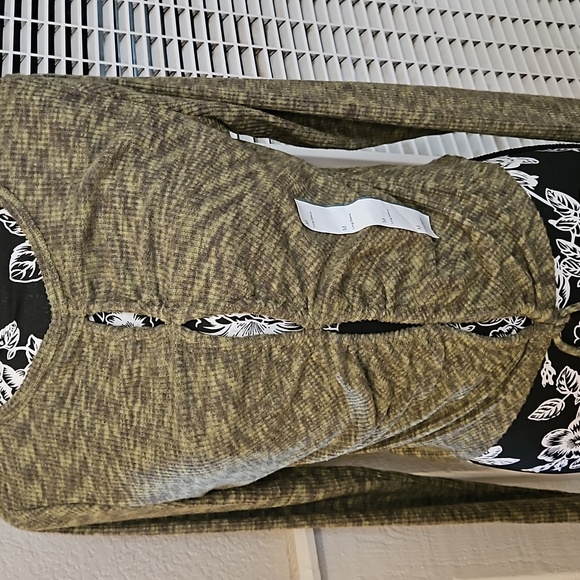 NWT Eylet Knit Top - Picture 2 of 3